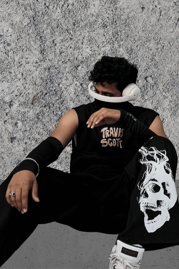 WHITE SKULL BAGGY SWEATPANTS