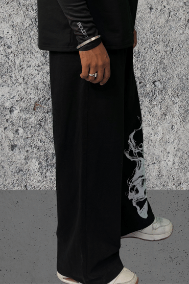 WHITE SKULL BAGGY SWEATPANTS